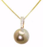 Pearl pendant .