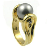 Black pearl ring .