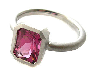Pink tourmaline ring .